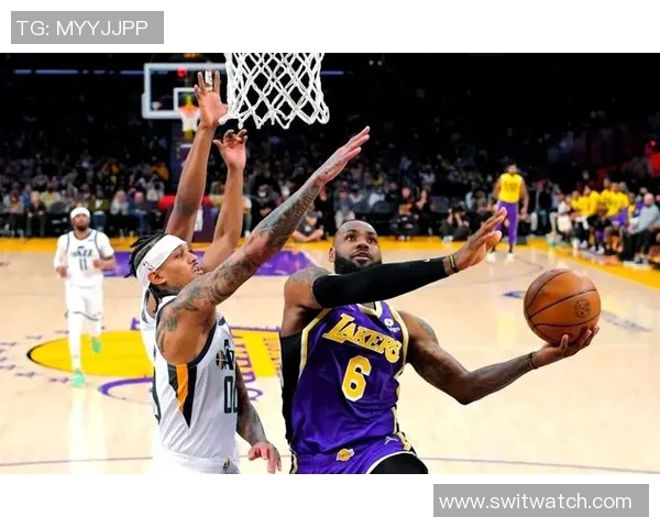 季后赛激战开拓者对湖人第五场精彩回顾与精彩瞬间分析